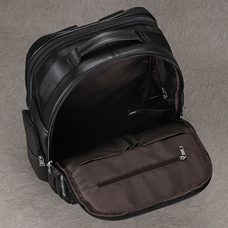 Mochila Lester em Couro Legítimo Preto - Lester