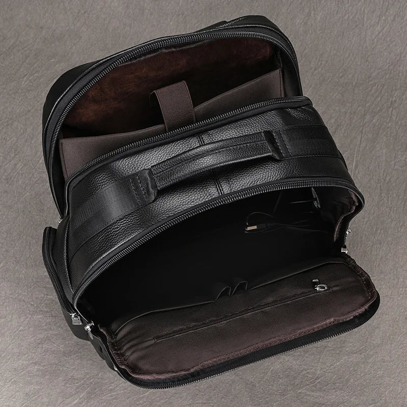 Mochila Lester em Couro Legítimo Preto - Lester