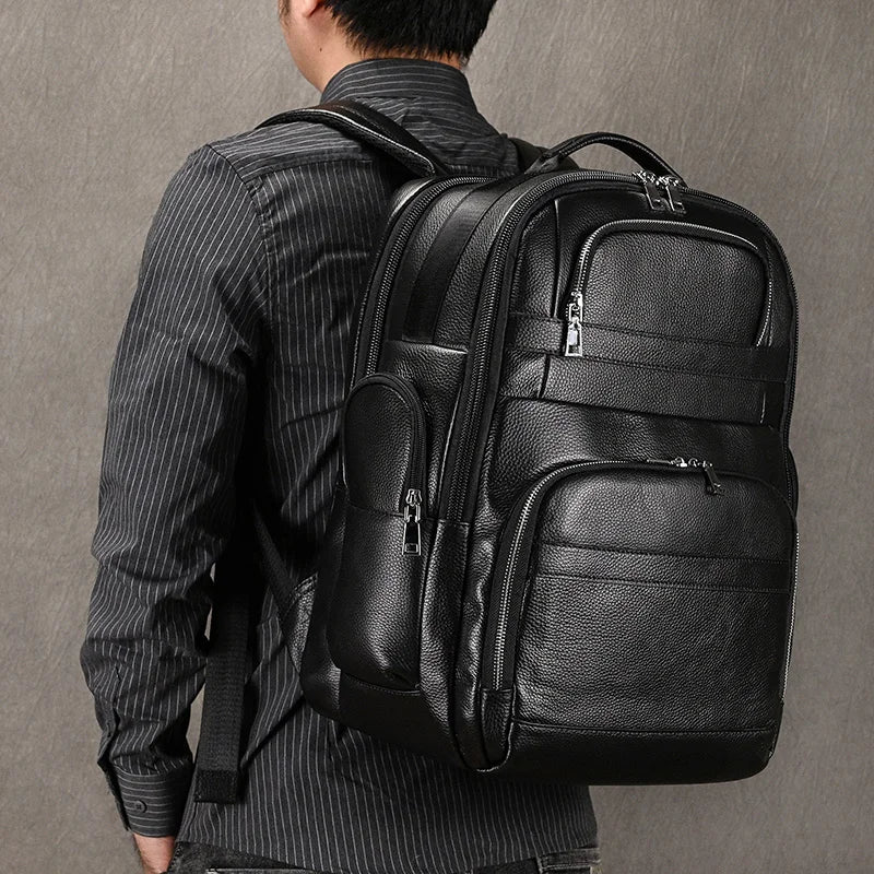 Mochila Lester em Couro Legítimo Preto - Lester