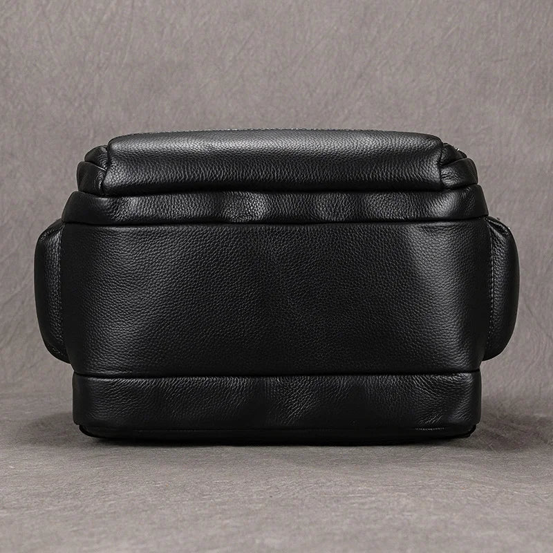 Mochila Lester em Couro Legítimo Preto - Lester